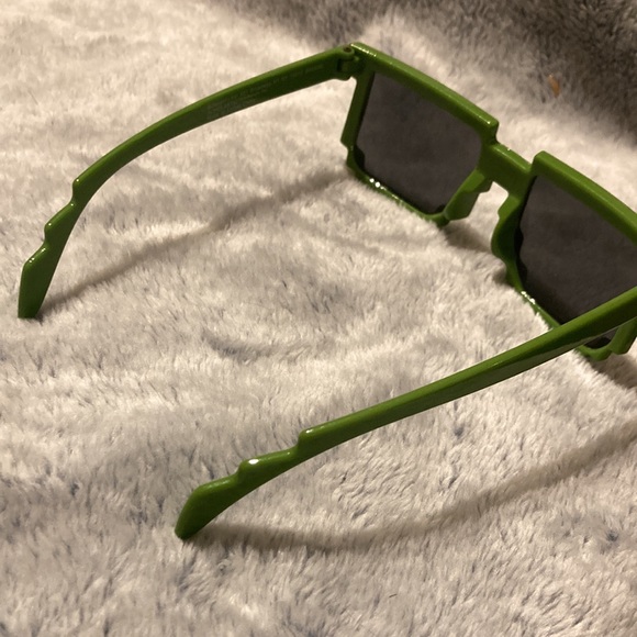 🧱MINECRAFT💫Green SWAGGY Shades - Picture 4 of 5